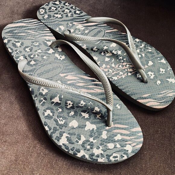 New Havaianas Slim Metallic Grey African Tropical Jungle Animal Print 11/12 US - Picture 1 of 4